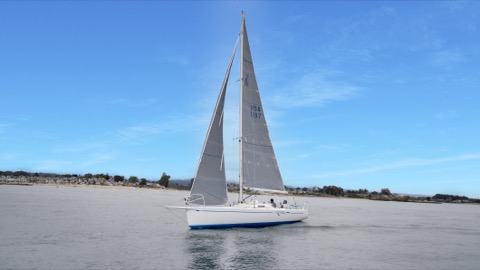 Photo of the Pegasus Racing J-E100 — Forward view sailing main and jib