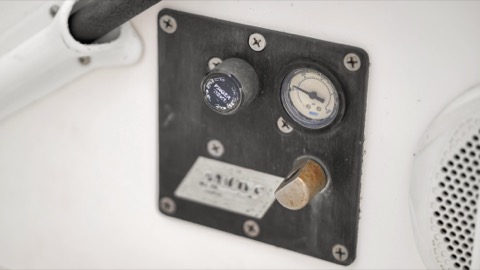 Photo of the Pegasus Racing J-E100 — Hydraulic backstay pump